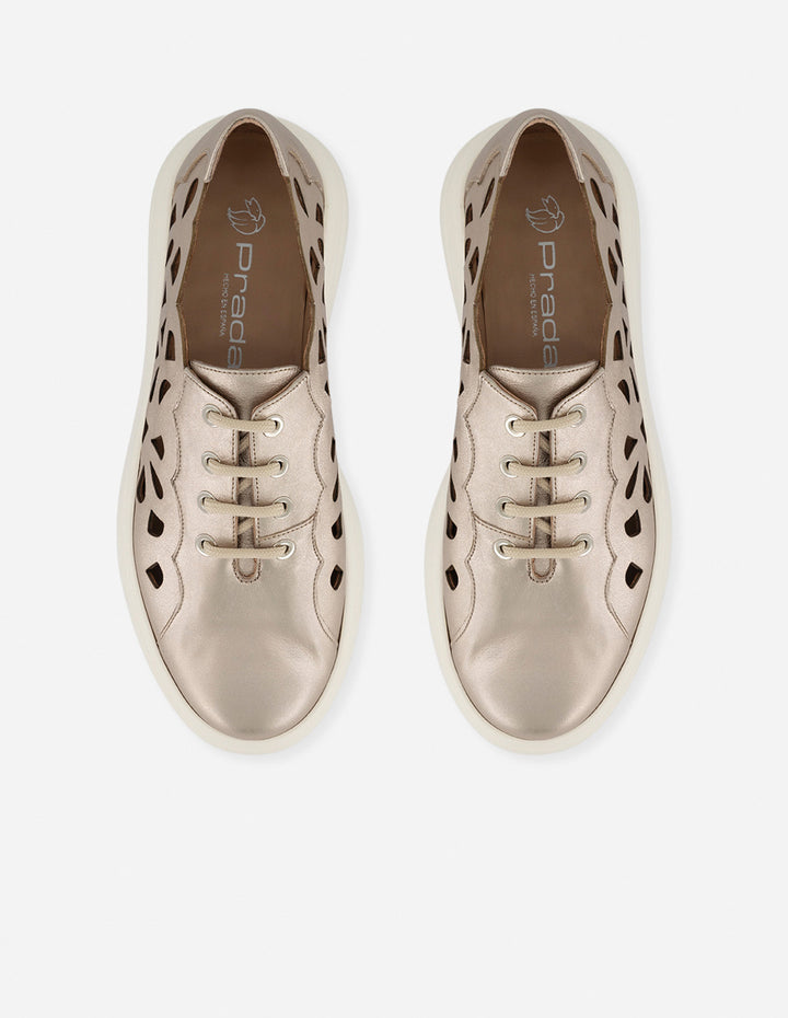 Tenis rosa piel metalizada para mujer con picados