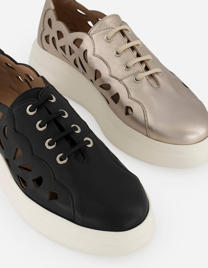 Tenis rosa piel metalizada para mujer con picados