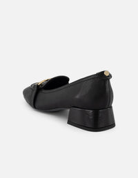 Mocasines negros charol para mujer con herraje dorado