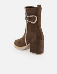 Botines beige ante borrego para mujer con hebilla redonda