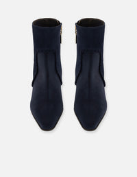 Botines azul ante para mujer con corte asimétrico