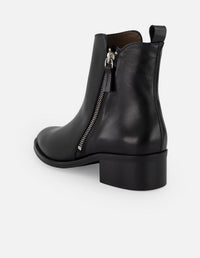 Botines negros de piel para mujer con corte asimétrico