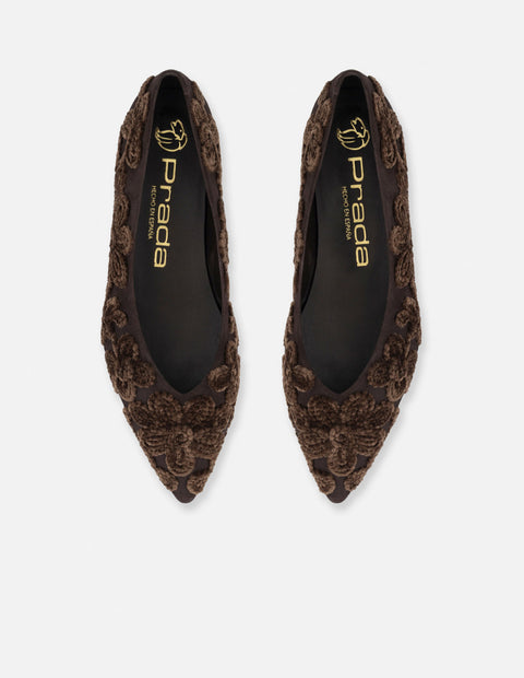Flats café ante para mujer con flores bordadas