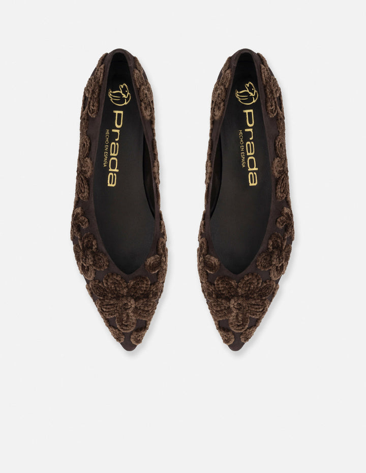 Flats café ante para mujer con flores bordadas