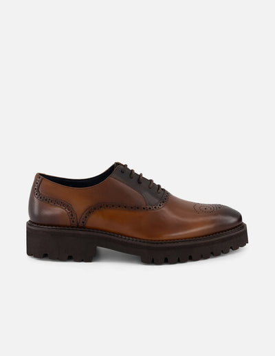 Zapato Oxford café piel para hombre con acabado sombreado