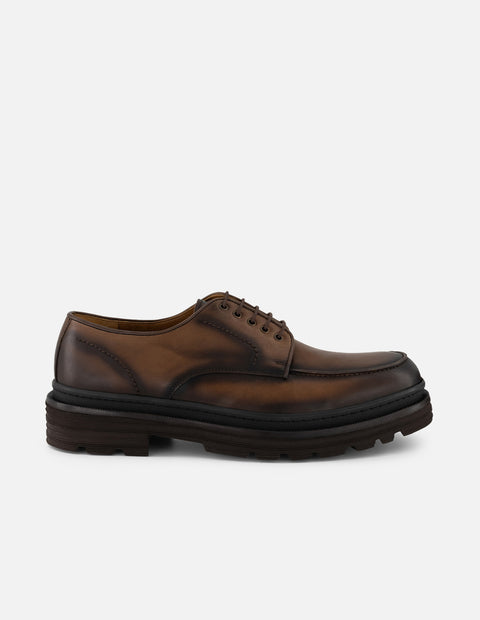 Zapato Blucher café piel para hombre con acabado sombreado