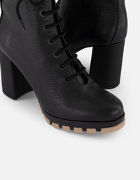 Botines negros piel bombeada para mujer con suela track
