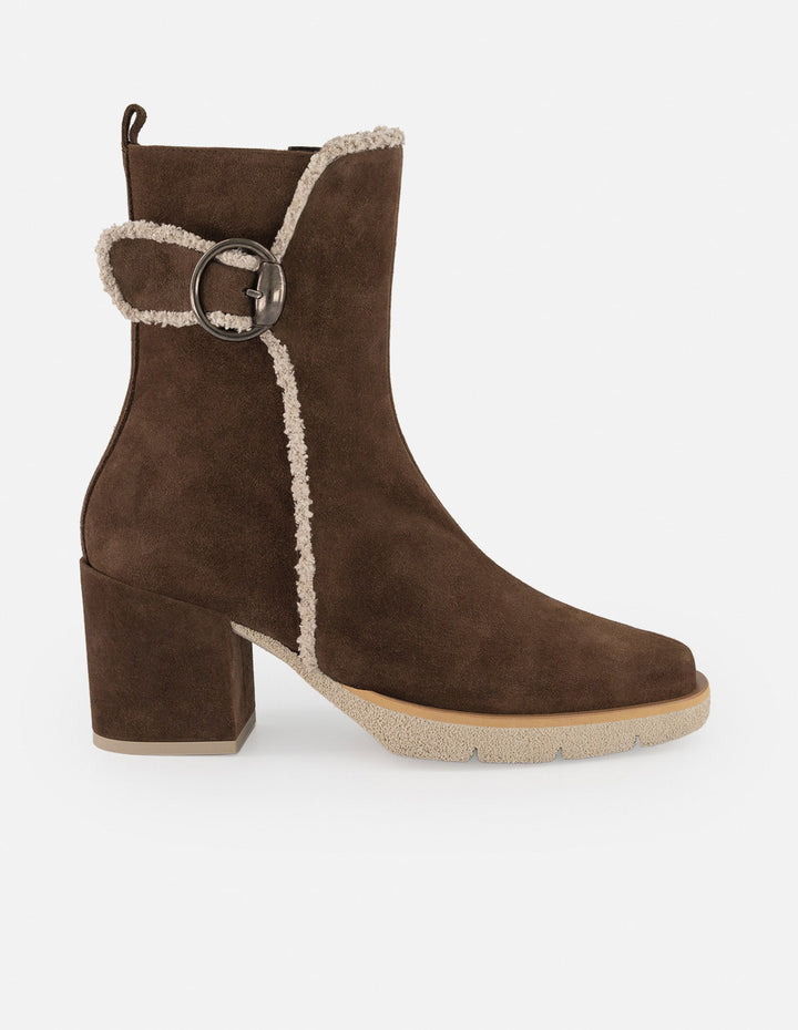 Botines beige ante borrego para mujer con hebilla redonda