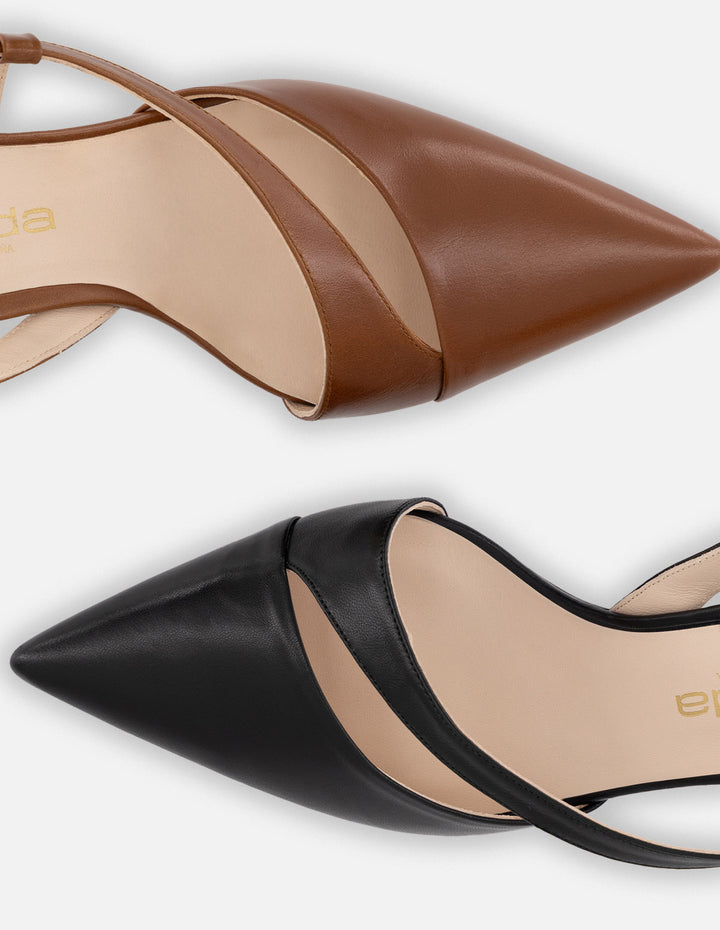 Zapatilla negra piel para mujer con escote asimétrico