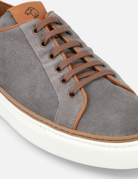 Tenis en ante color gris