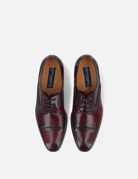 Blucher en piel con puntera color vino