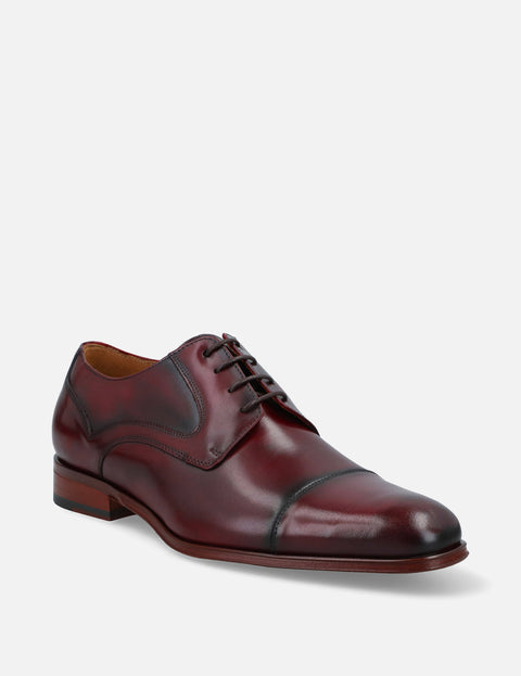 Blucher en piel con puntera color vino