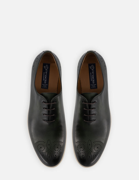 Zapato Oxford con picado en color verde para hombre