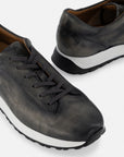 Tenis en piel napa color gris para hombre