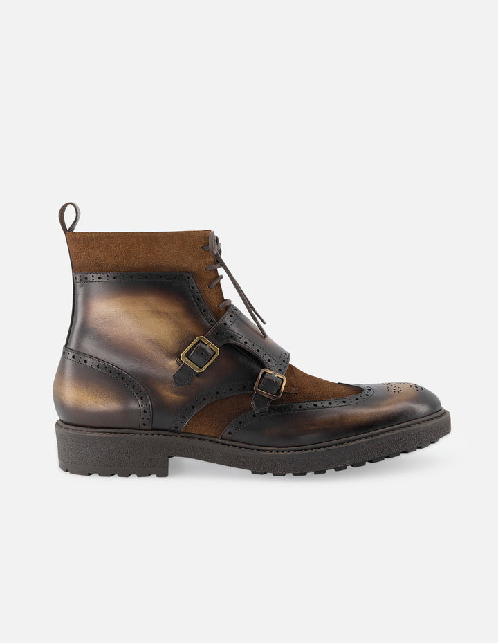 Botin en piel y ante color caoba con sombreados en aerografo y picado María para hombre