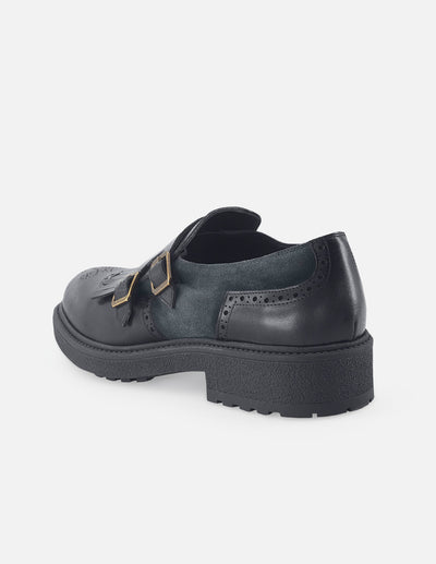 Monk en piel y ante color gris con sombreados en aerogrado y picado maria para hombre.