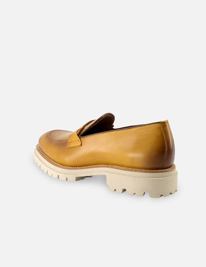 Mocasín en piel napa color cuero para hombre