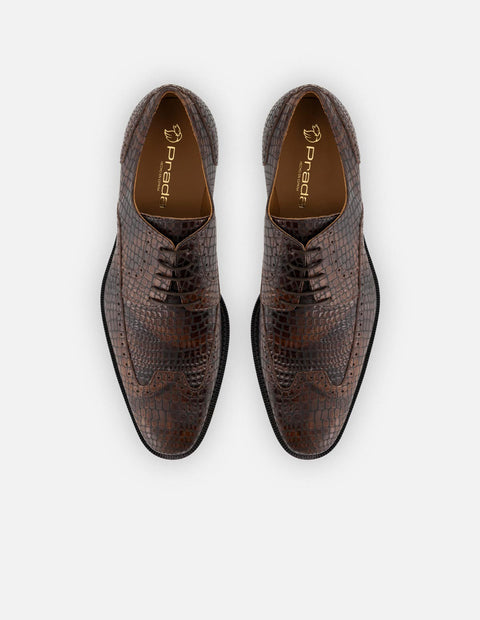 Zapato Blucher café piel grabada tipo coco para hombre con detalles en picado