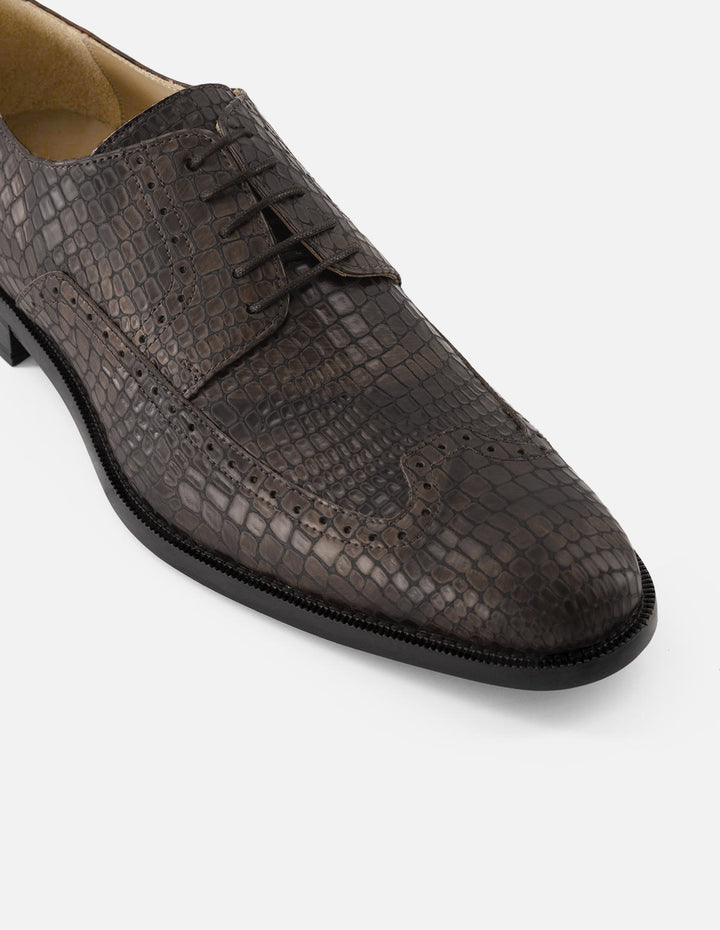 Zapato Blucher café piel grabada tipo coco para hombre con detalles en picado