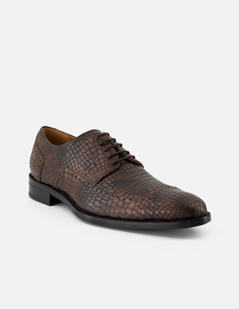 Zapato Blucher café piel grabada tipo coco para hombre con detalles en picado
