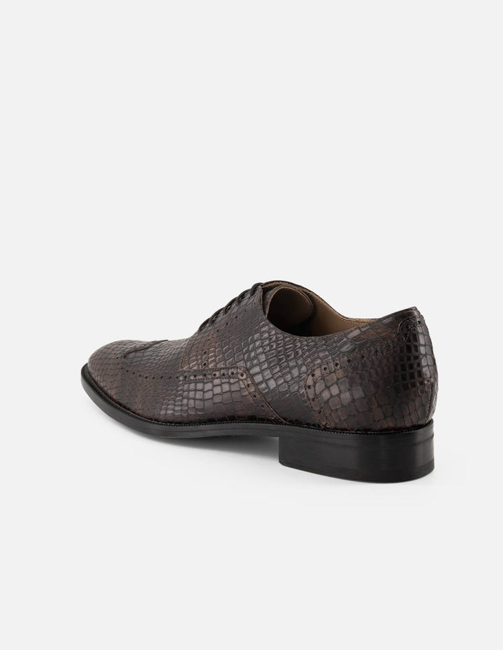 Zapato Blucher café piel grabada tipo coco para hombre con detalles en picado