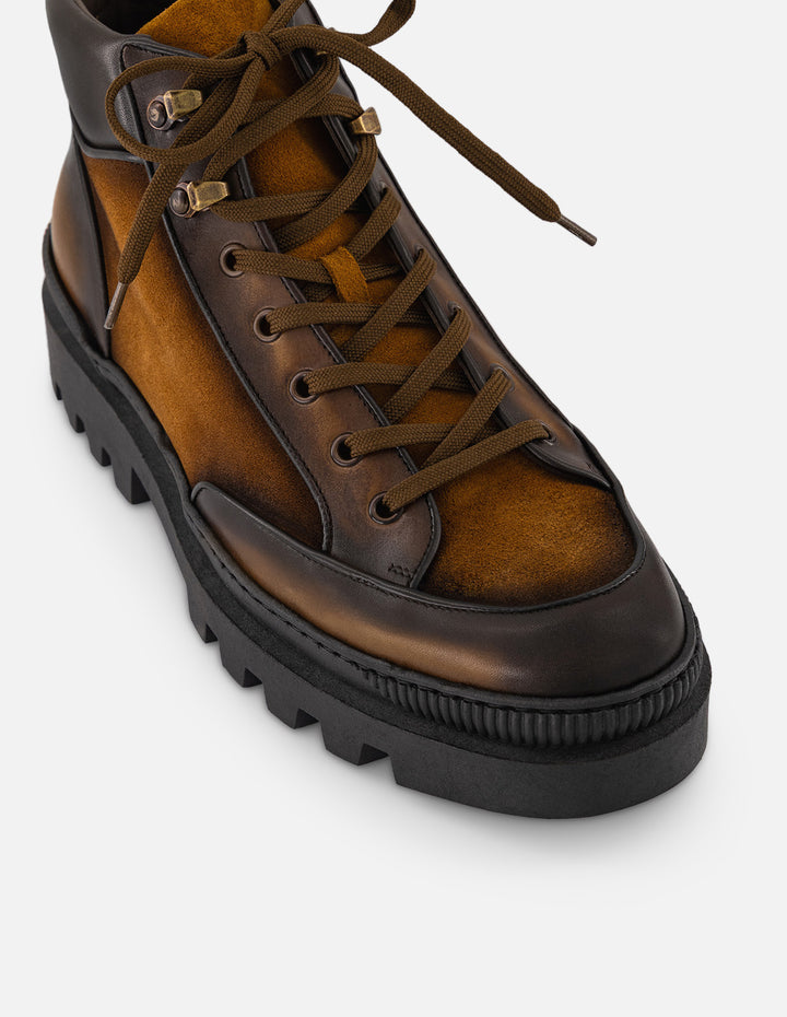 Botines café de piel y ante para hombre con parte superior acolchada