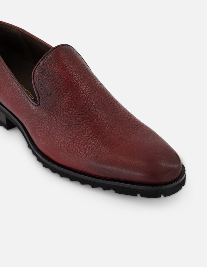 Mocasines vino en piel bombeada para hombre con suela dentada