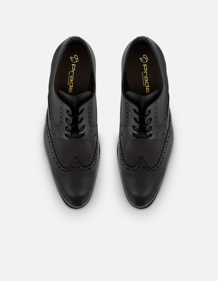 Zapatos blucher negro de piel para hombre con detalle en la punta