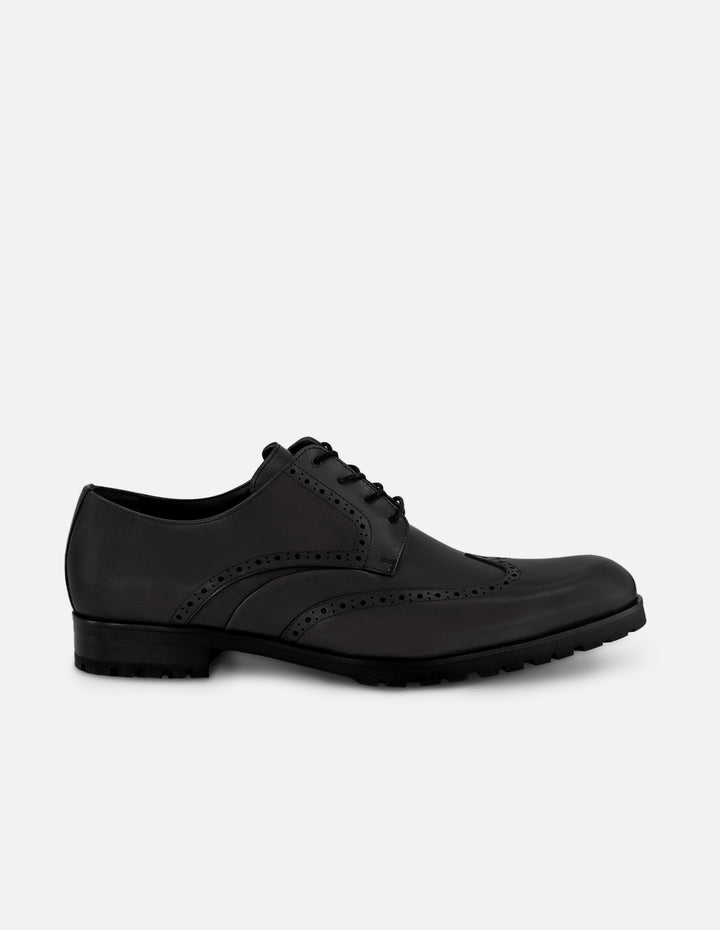 Zapatos blucher negro de piel para hombre con detalle en la punta