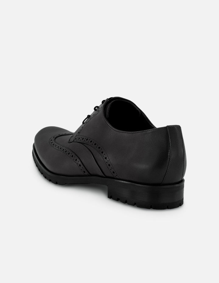 Zapatos blucher negro de piel para hombre con detalle en la punta