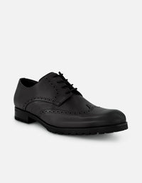 Zapatos blucher negro de piel para hombre con detalle en la punta