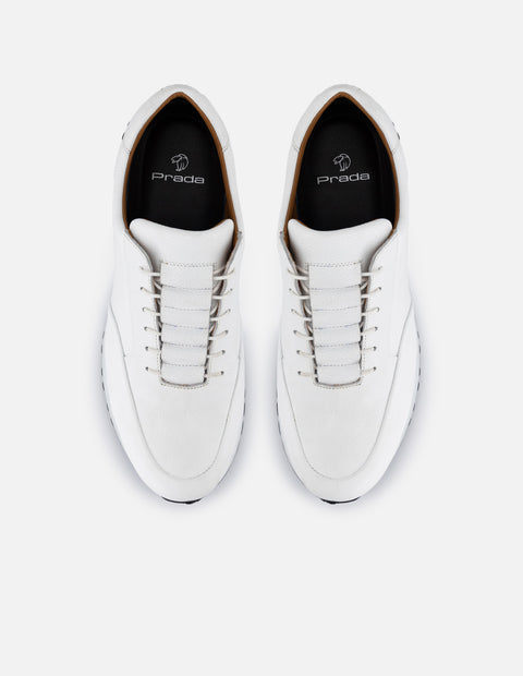 Tenis color blanco en piel con suela deportiva para hombre