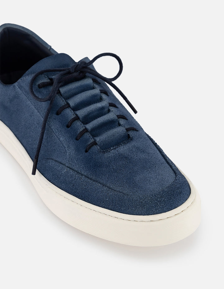 Tenis azul en ante para hombre con ajuste de cordones