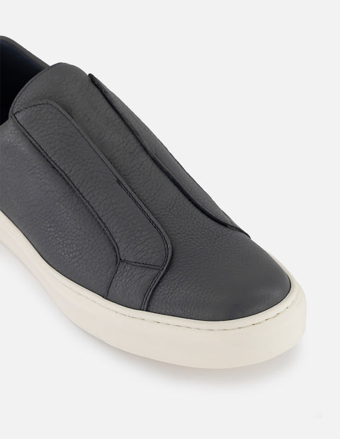 Tenis gris en piel para hombre con ajuste elástico lateral