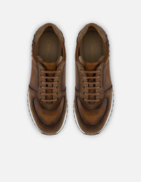 Tenis con combinación de ante y piel en color café para hombre