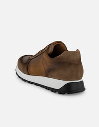 Tenis con combinación de ante y piel en color café para hombre