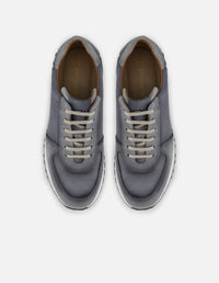 Tenis con combinación de ante y piel en color gris para hombre