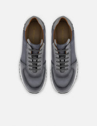 Tenis con combinación de ante y piel en color gris para hombre