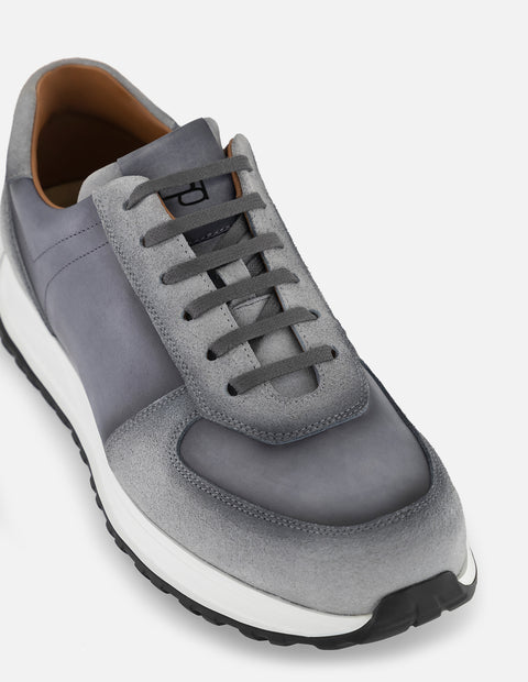 Tenis con combinación de ante y piel en color gris para hombre