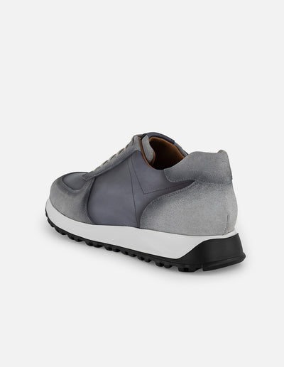 Tenis con combinación de ante y piel en color gris para hombre