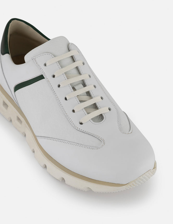 Tenis con ribete en rojo y verde en piel color blanco para hombre