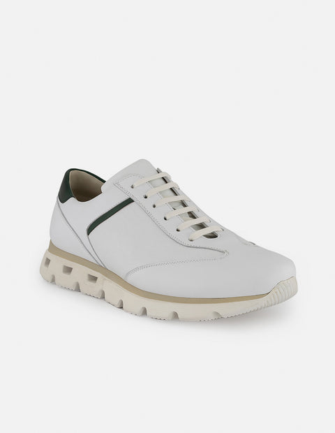 Tenis con ribete en rojo y verde en piel color blanco para hombre
