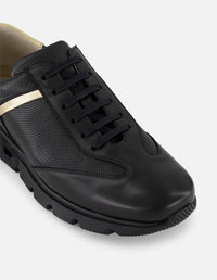 Tenis negro con ribete colro dorado en piel para hombre