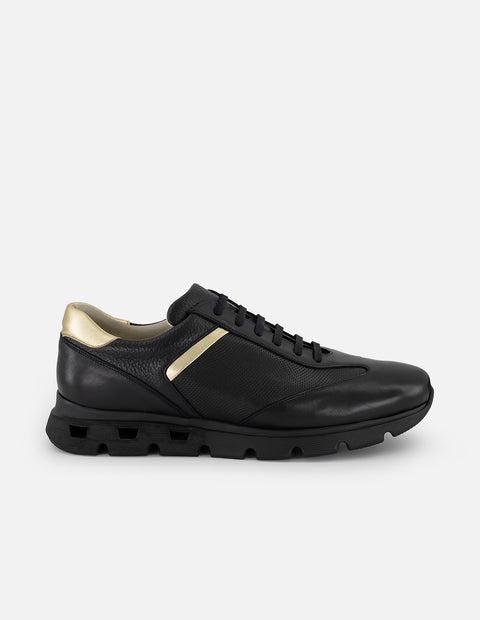 Tenis negro con ribete colro dorado en piel para hombre