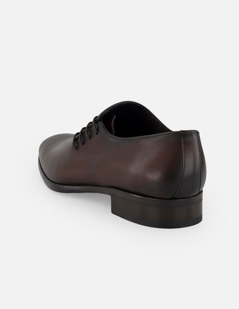 Zapato Oxford color café de piel para hombre con sombreado
