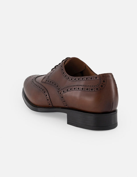 Zapato Blucher café piel para hombre con picado María