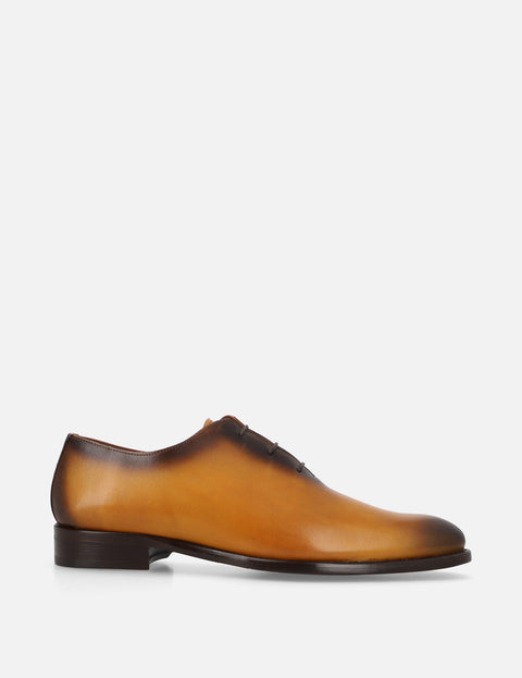 Oxford en piel color mostaza con sombreado
