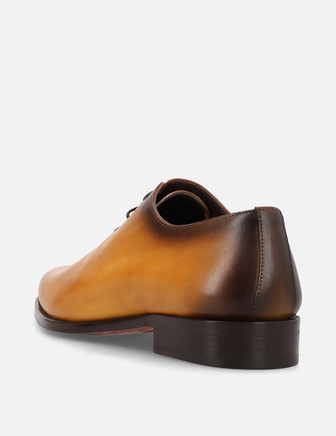 Oxford en piel color mostaza con sombreado