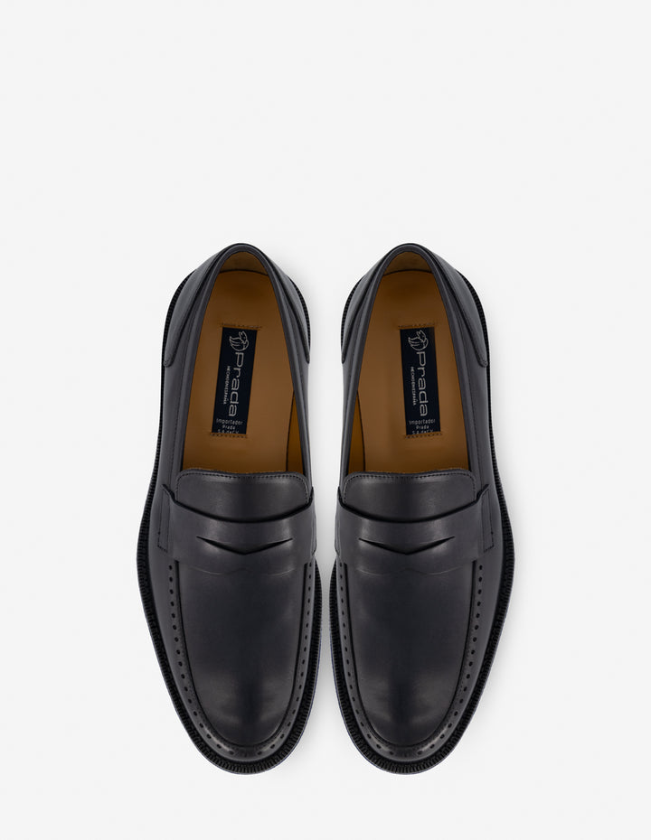 Mocasín en piel napa color negro con calado para hombre