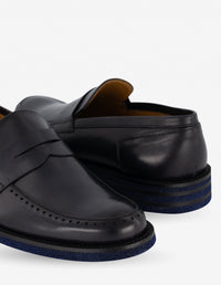 Mocasín en piel napa color negro con calado para hombre